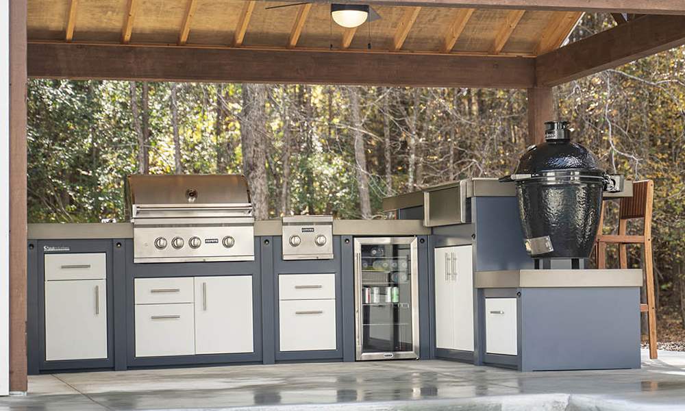 Covered Outdoor Kitchen with Grill